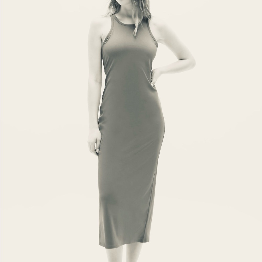 Signature Rib Maxi Dress
Color: Grey Heather
Size: S
